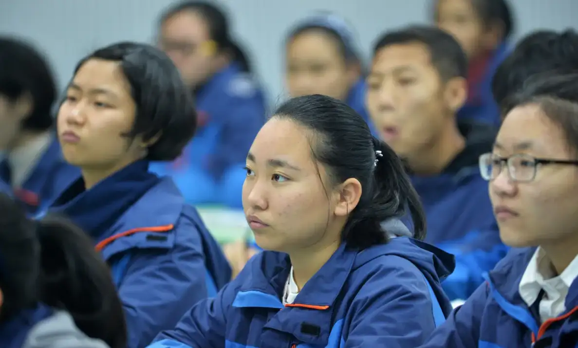 初中女生最火发型 女生扎霸气高马尾