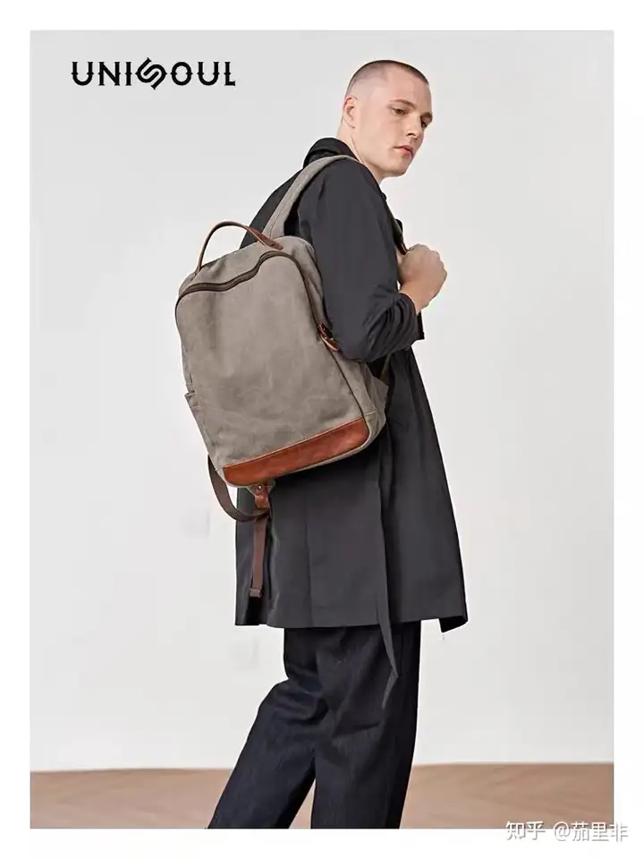 大学生一般在校背什么包，上课去背书包吗还是挎包？  第17张