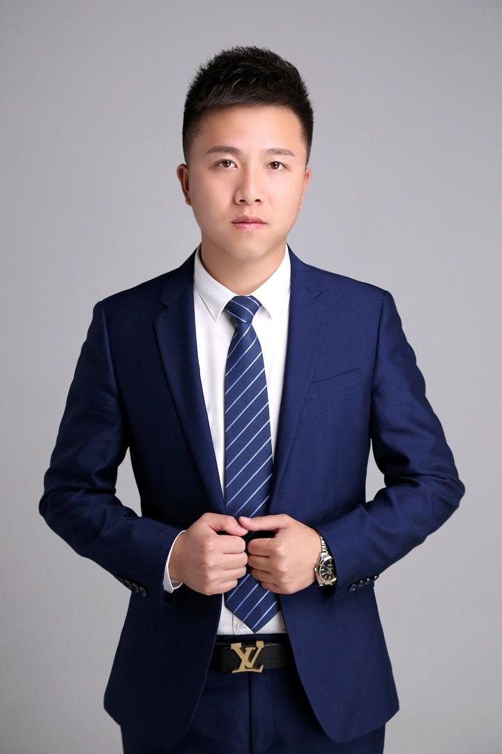 云南大唐房屋区域经理李云飞有放弃铁饭碗的勇气才有赢得金饭碗的可能