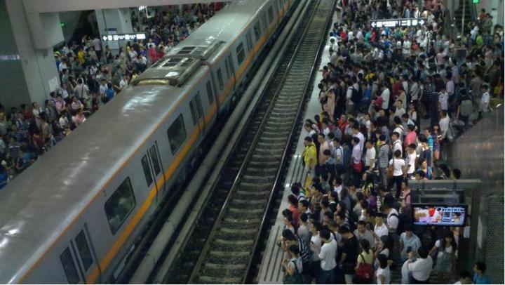 最长7小时!我国1400万人忍受极端通勤,它正在“杀死”年轻人 - 知乎